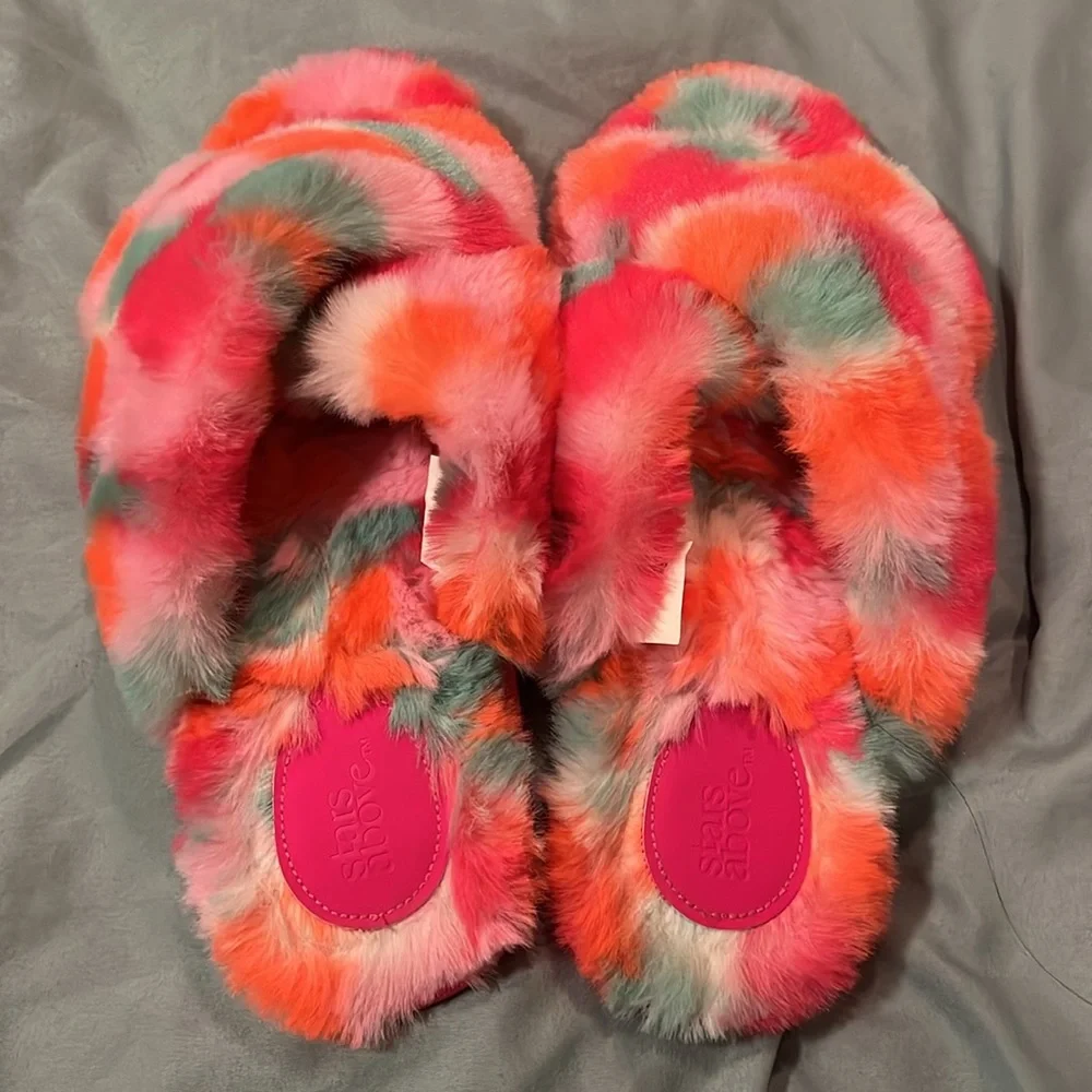 House slippers, like new. Size 9/10 - Picture 2 of 3